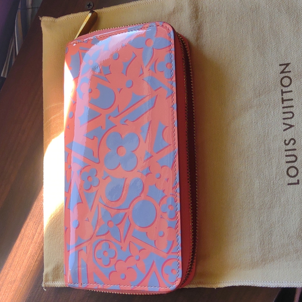 Louis Vuitton Sweet Corail Zippy Wallet